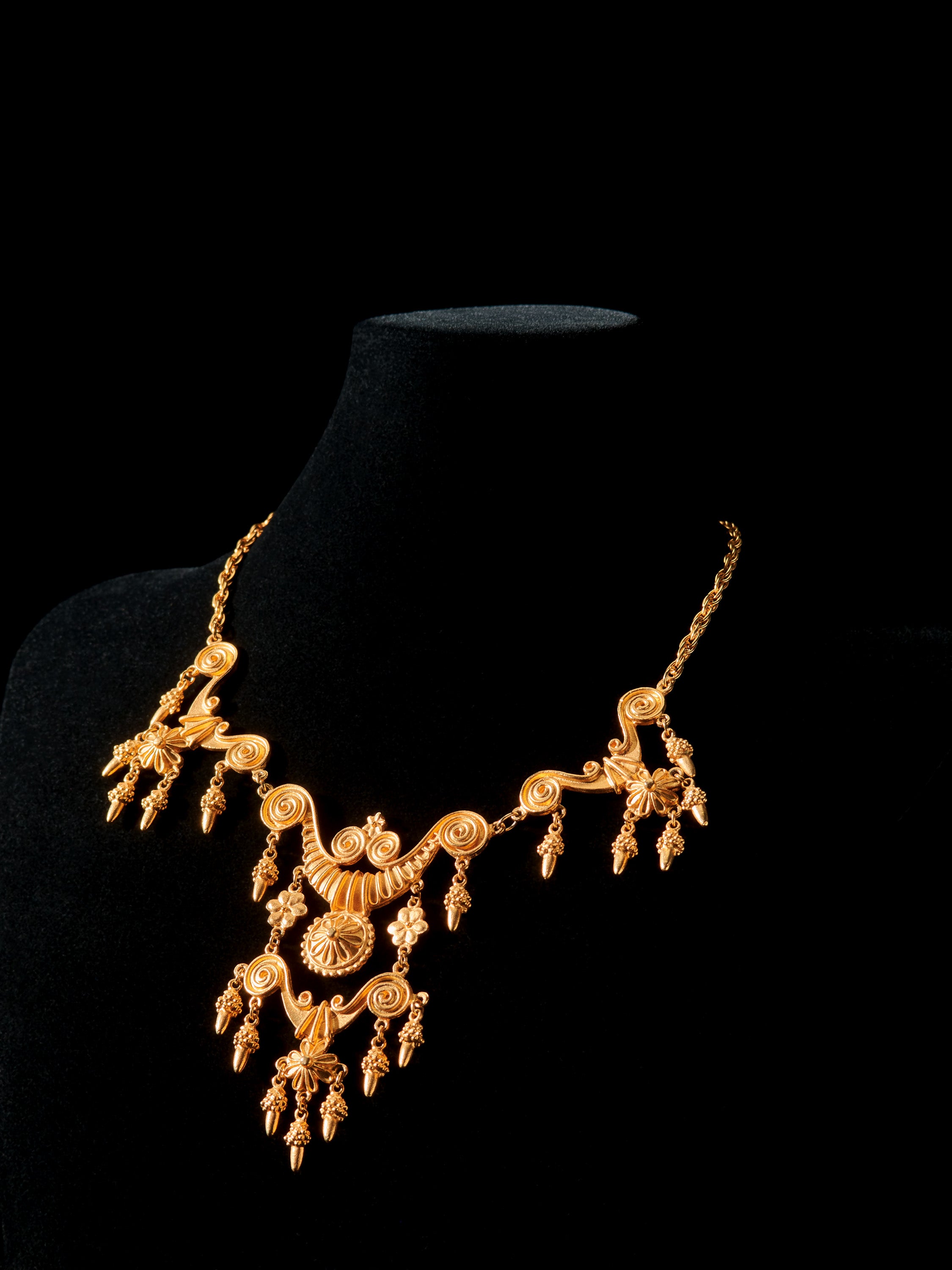 Gold Tone Scrollwork Necklace